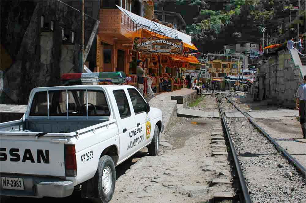 105 - Peru - Aguas Calientes, vias y tiendas